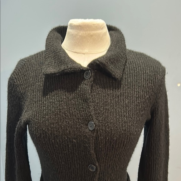 Chic Black Knit Cardigan with Buttons - Picture 2 of 6
